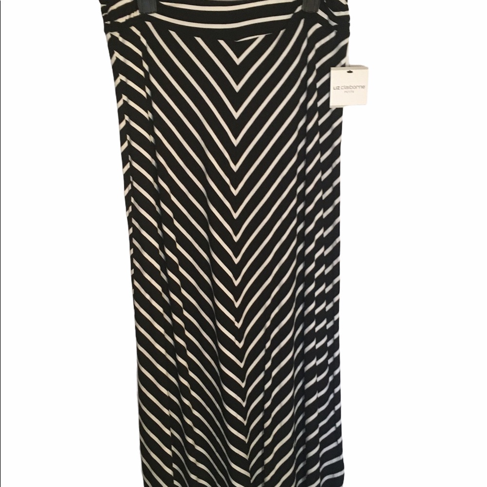 Liz Claiborne Skirt. NEW